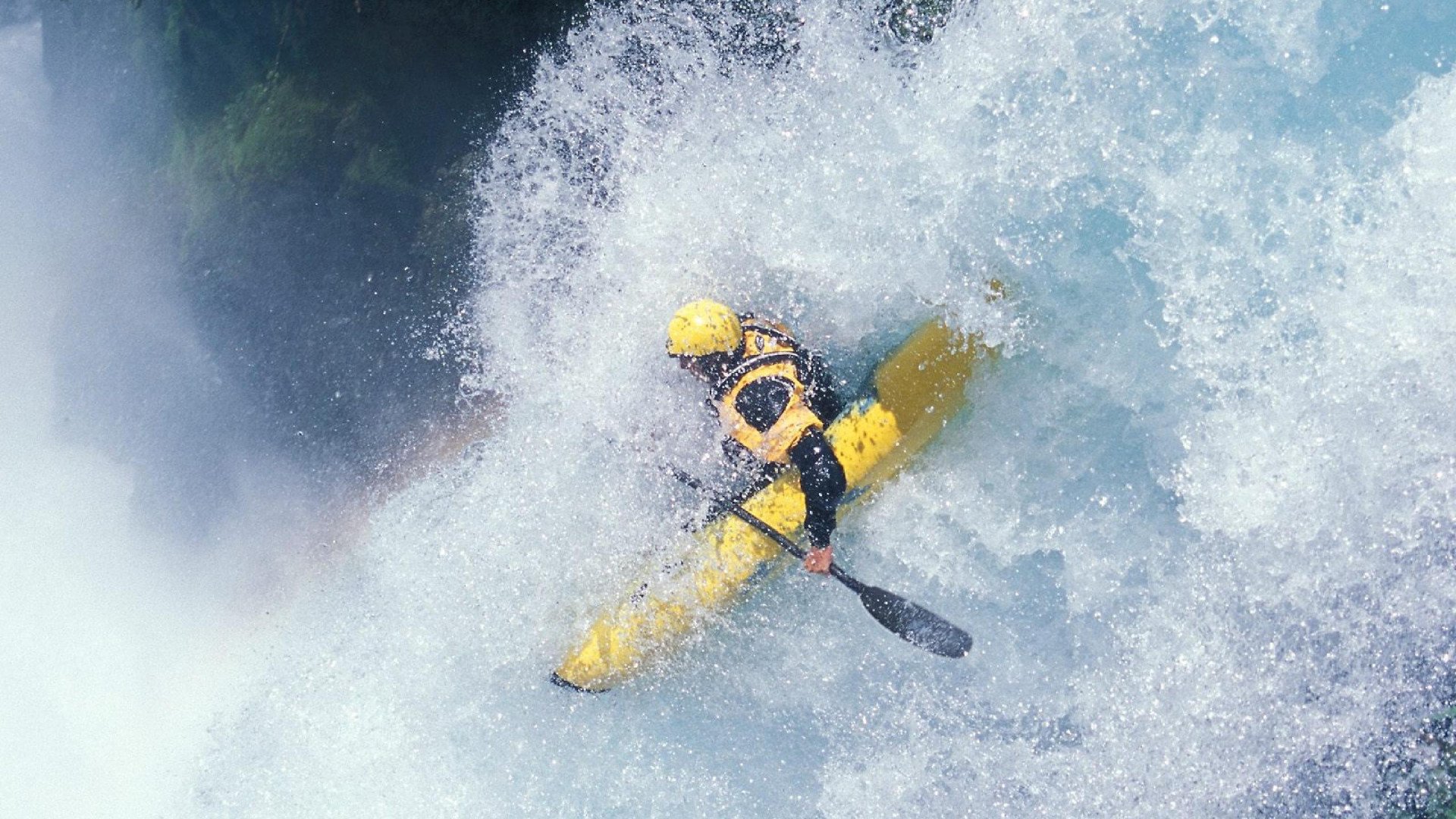 拜仁锋线跑动灵活形成层层攻势,拜仁战术风格打法