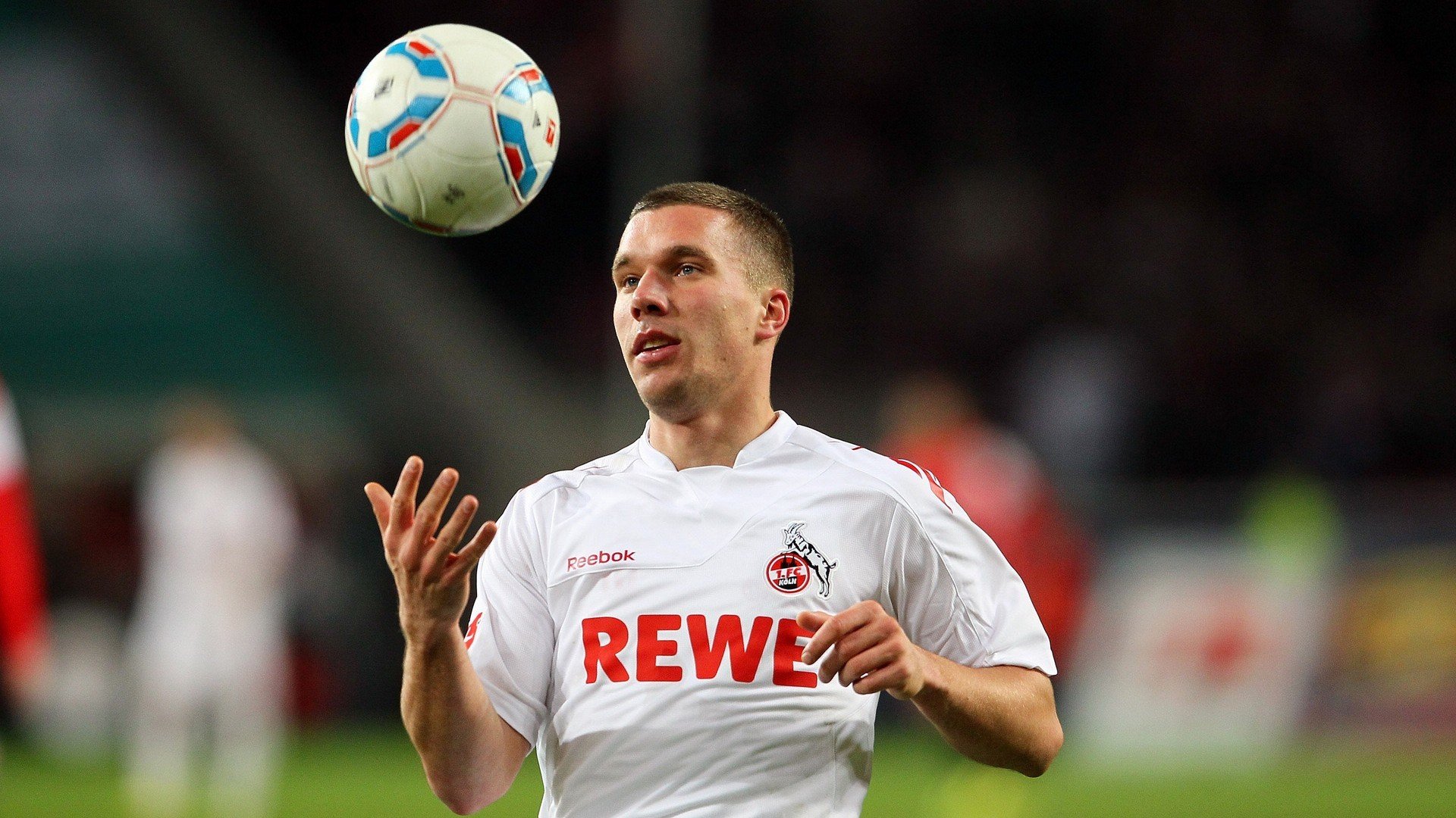 九游电竞资讯-德甲：霍芬海姆1-3不敌法兰克福，攻防转换精彩纷呈，德甲霍芬海姆对法兰克福